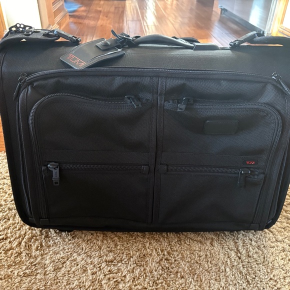 TUMI Garment 4 Wheel Carry-on - Picture 1 of 2